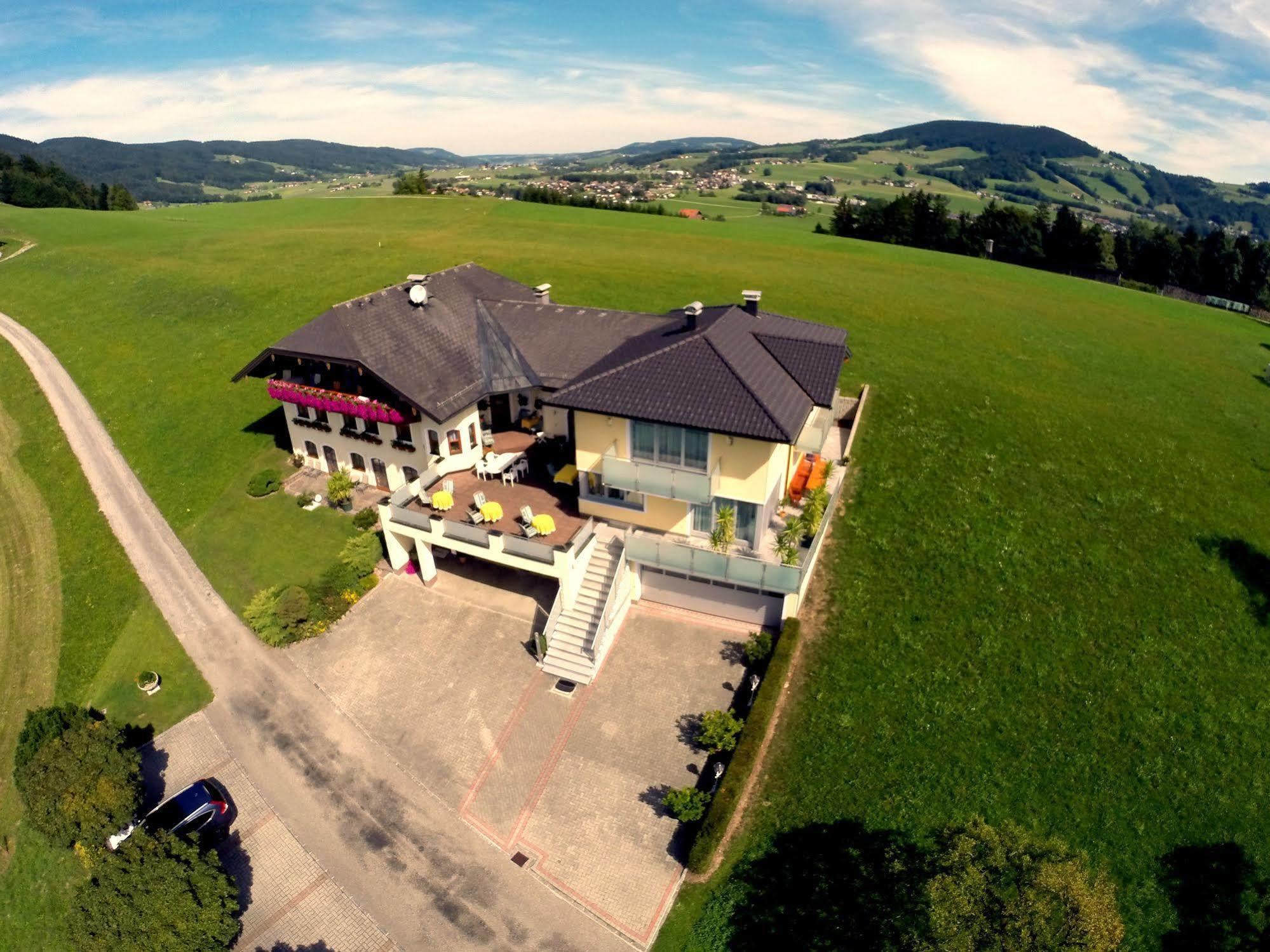 Gaestehaus Stabauer Мондзее Екстериор снимка