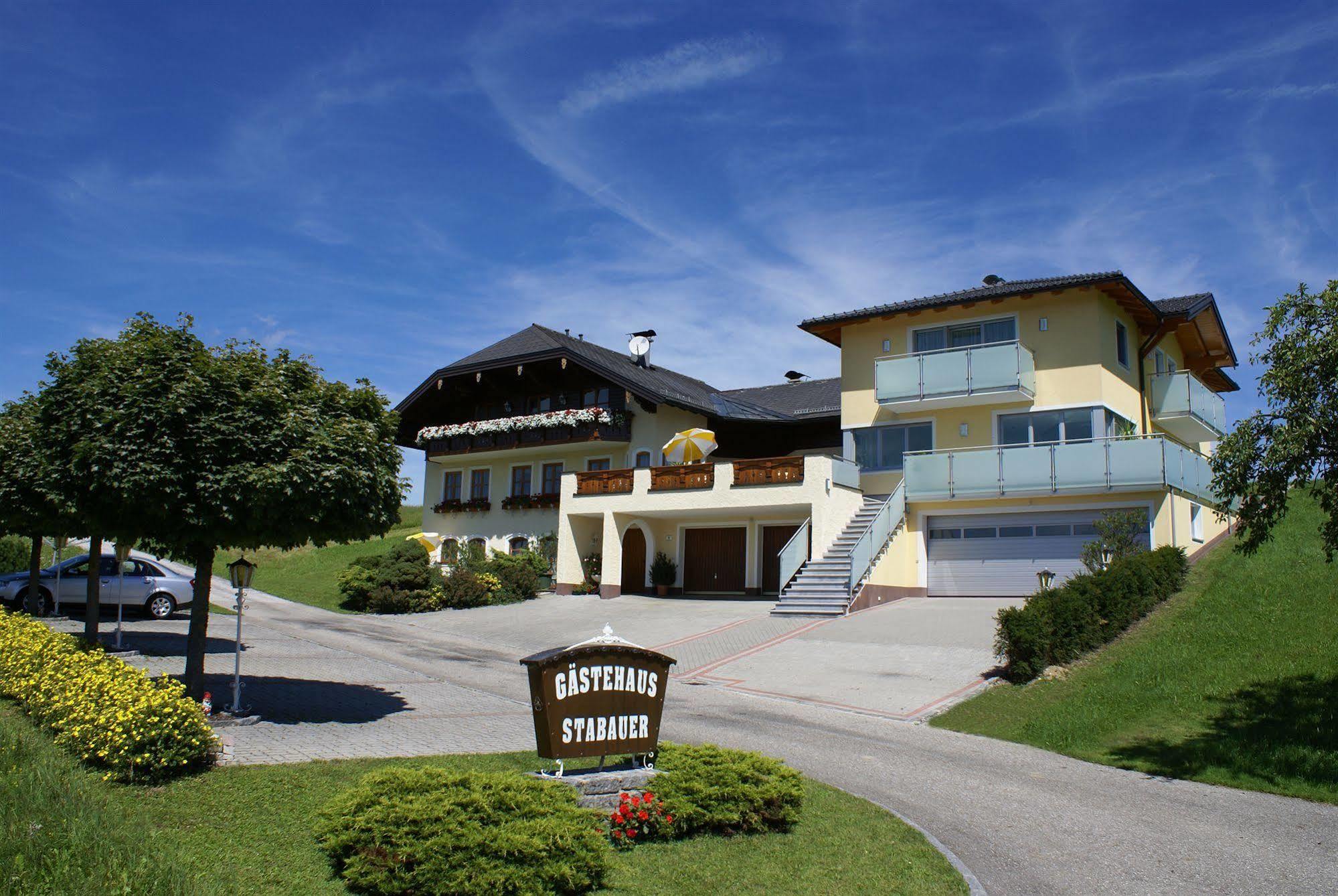 Gaestehaus Stabauer Мондзее Екстериор снимка