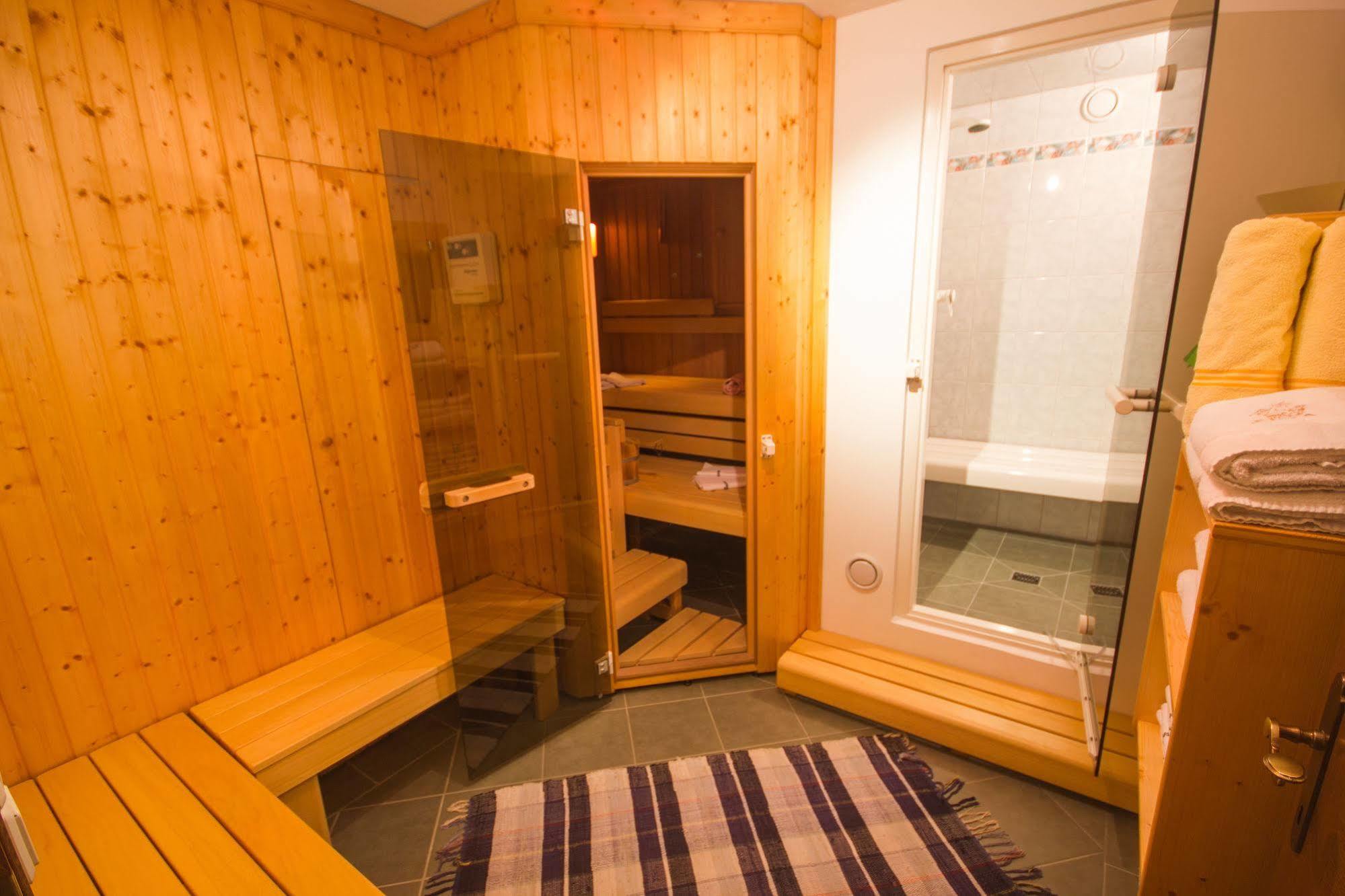 Gaestehaus Stabauer Мондзее Екстериор снимка