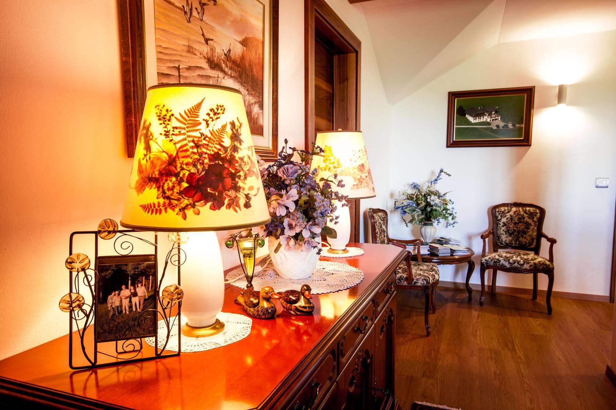 Gaestehaus Stabauer Мондзее Екстериор снимка